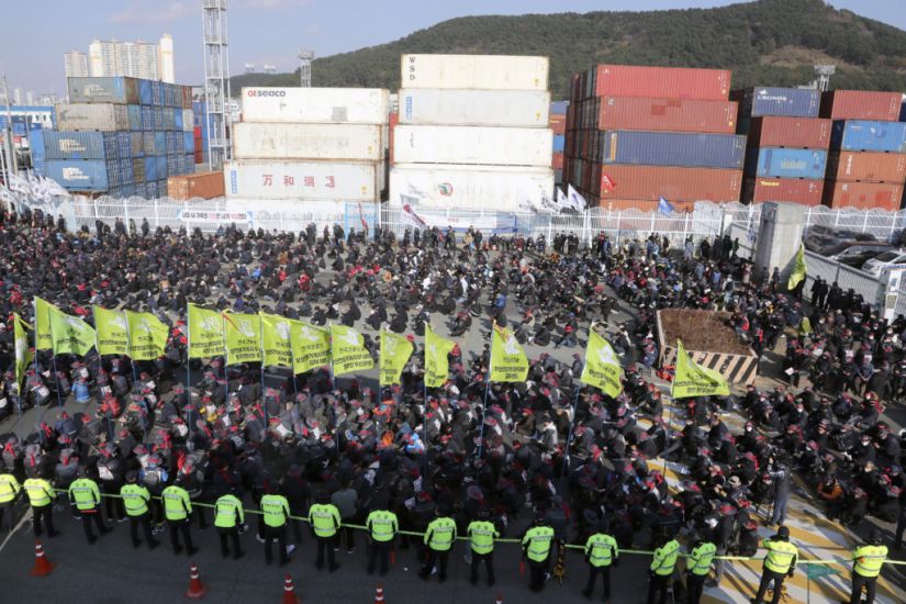 South Korea Disruption Eases Despite Extension Of Truckers’ Strike