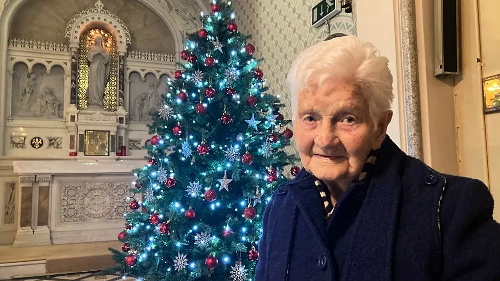 Limerick Centenarian Elizabeth Lyons Turns On Parish's Christmas Lights