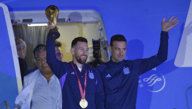 Huge Crowds Welcome Argentina Team After World Cup Victory