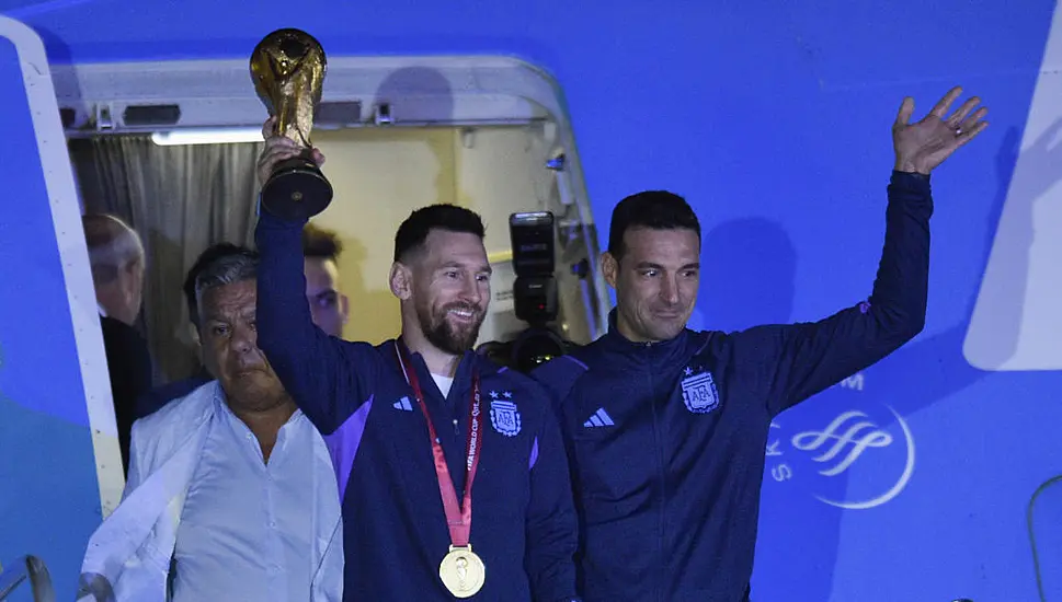 Huge Crowds Welcome Argentina Team After World Cup Victory