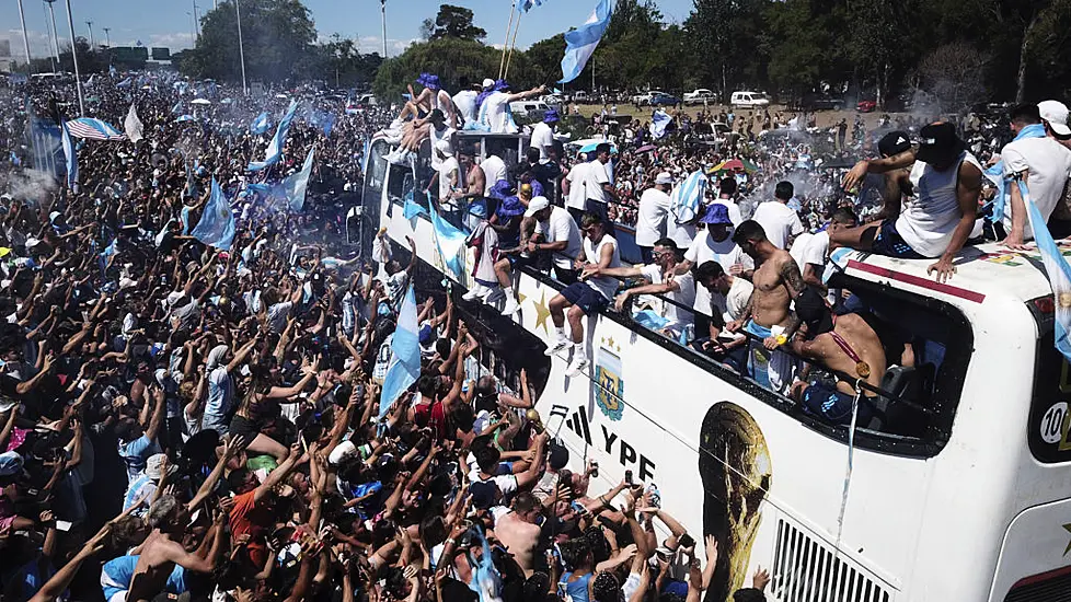 Argentina Football Team Abandons Parade Amid Swarms Of People