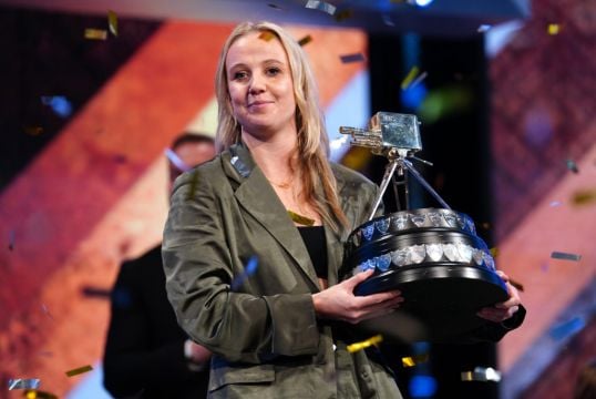 England Star Beth Mead Wins Bbc Sports Personality Of The Year Award