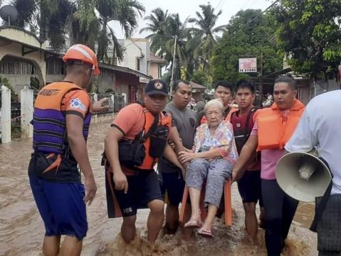 29 Die As Heavy Rain And Floods Hit Philippines