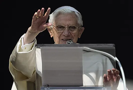 Tributes For Former Pope Pour In From Around The World