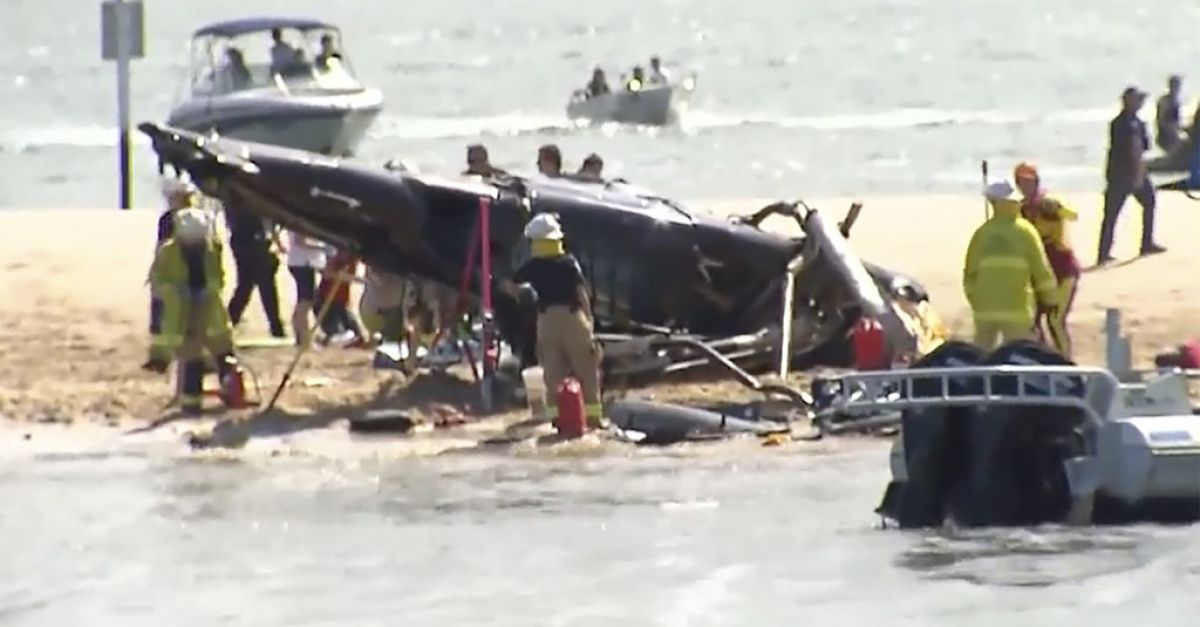 Четыре пассажира погибли в результате крушения вертолета над австралийским пляжем