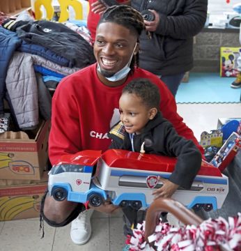 Fans Give Millions To Injured Nfl Player Damar Hamlin’s Toy Drive For Children