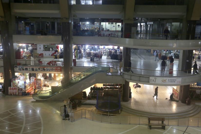 Pakistan Shopping Centres And Markets To Close Early In Energy-Saving Move