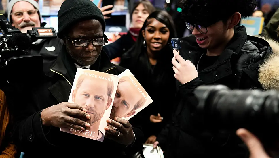 Fans Queue To Buy Harry’s Memoir At Midnight To Read Story From ‘Horse’s Mouth’