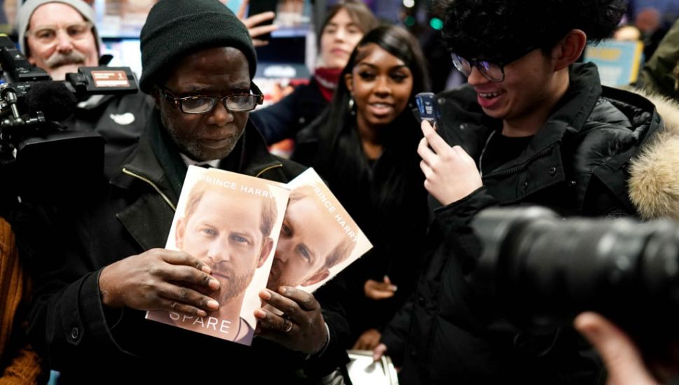 Fans Queue To Buy Harry’s Memoir At Midnight To Read Story From ‘Horse’s Mouth’