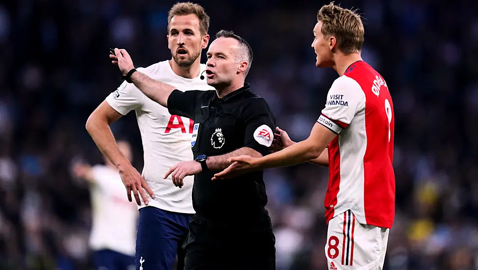 Antonio Conte Calls On Tottenham And Arsenal Players To Show Referee Respect