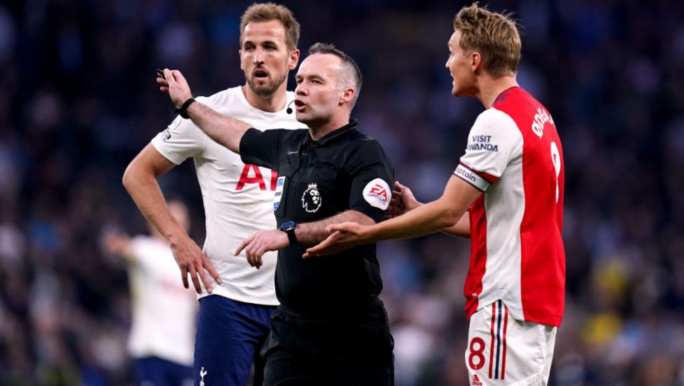 Antonio Conte Calls On Tottenham And Arsenal Players To Show Referee Respect