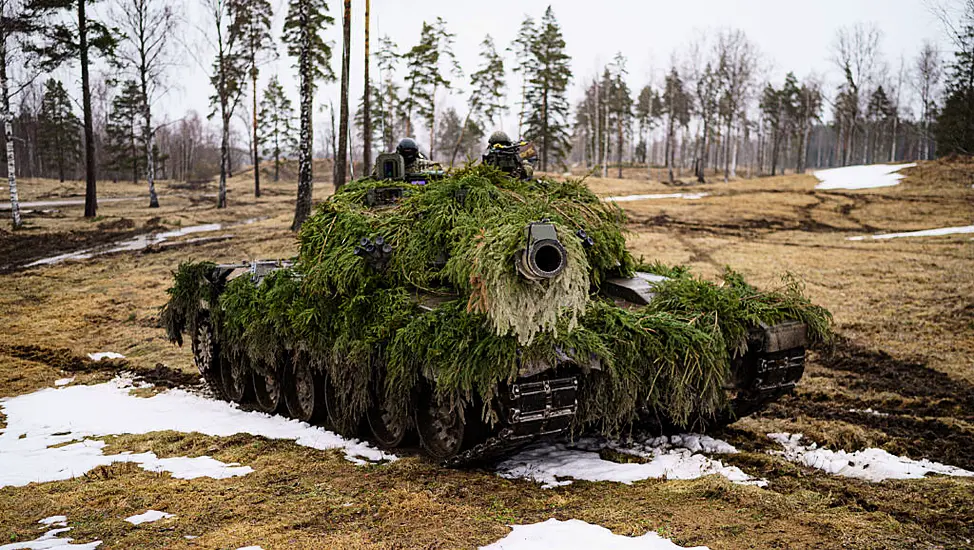 Sunak Offers Ukraine British Challenge 2 Tanks To Help Push Back Russian Troops