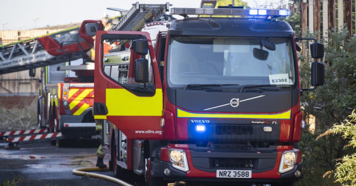 Четиригодишно дете беше спасено от пожар в къща в Белфаст Пожарникарите
