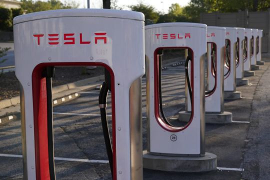 Tesla Says Fourth Quarter Profit Rose 59%