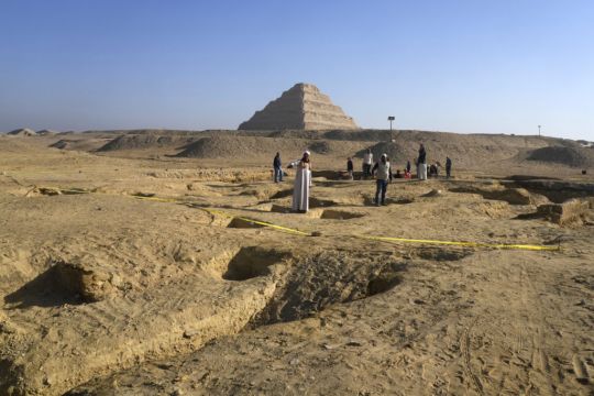 Egypt Unveils Tombs And Sarcophagus In New Excavation