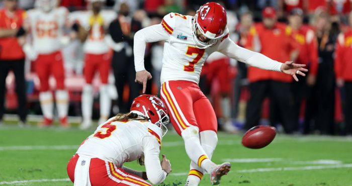 Heroic Mahomes leads Chiefs to Super Bowl win over Eagles