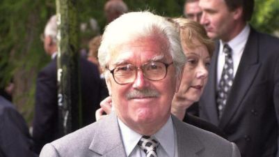 Tributes Paid After &#039;Brilliant Broadcaster&#039; Dickie Davies Dies Aged 94