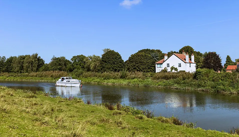 Living Close To Parks Or Water Sources ‘May Reduce Risk Of Mental Health Issues’