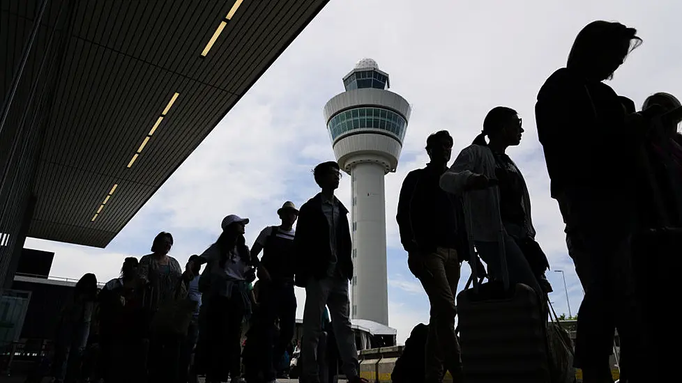 Airlines Sue Dutch Government Over Plan To Reduce Flights From Schiphol