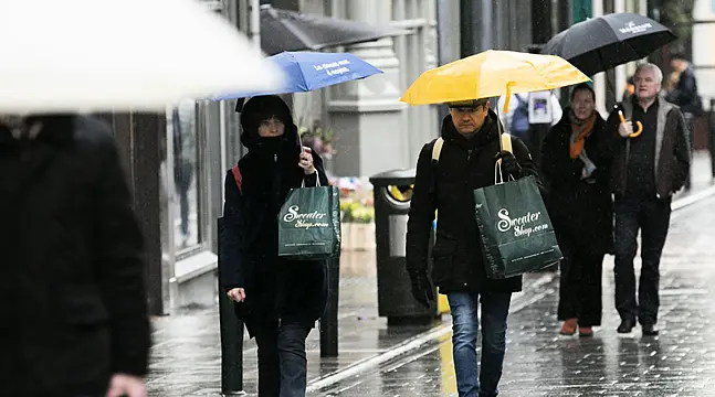 Weather: Mixed Weekend Of Showers And Sunshine With Temperatures Set To Drop On Sunday Night