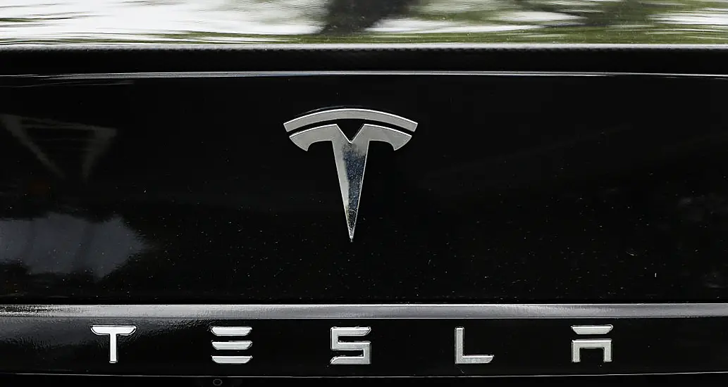 Tesla Faces Us Probes Over Steering Wheels Falling Off And Fire Engine Crash