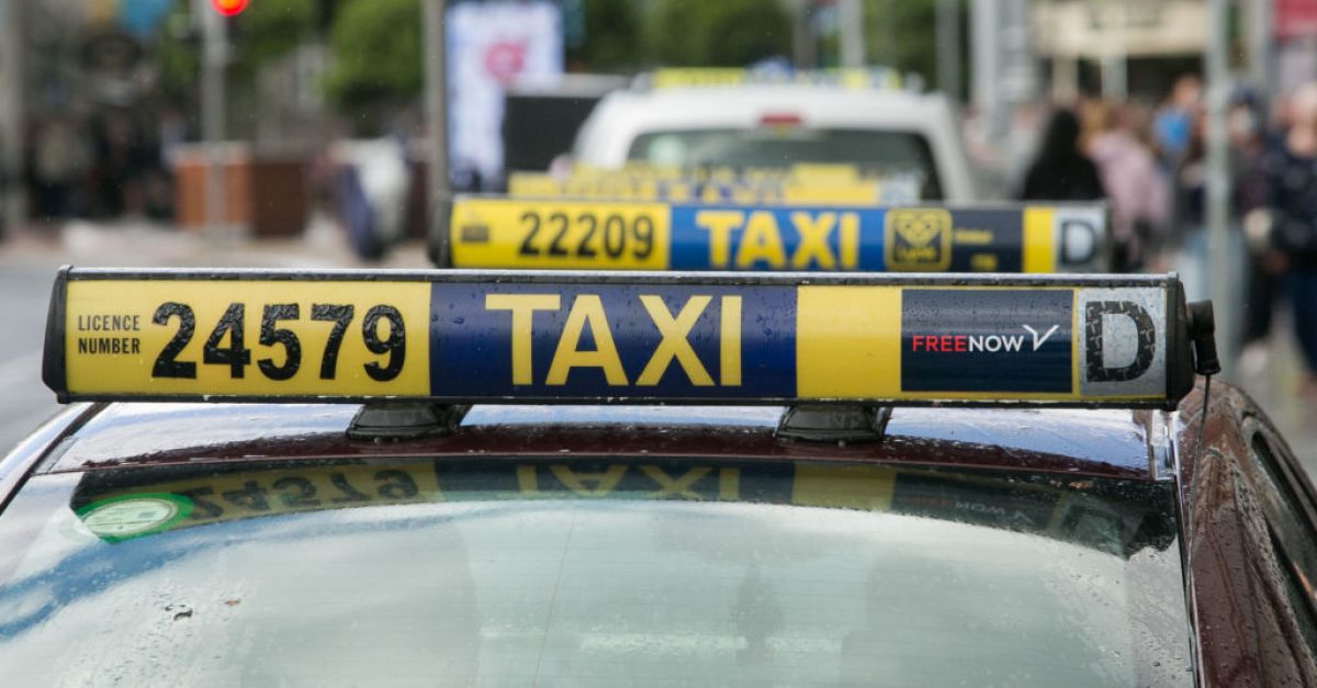 Правителството е призовано да се справи с „хроничния недостиг“ на таксита в Ирландия