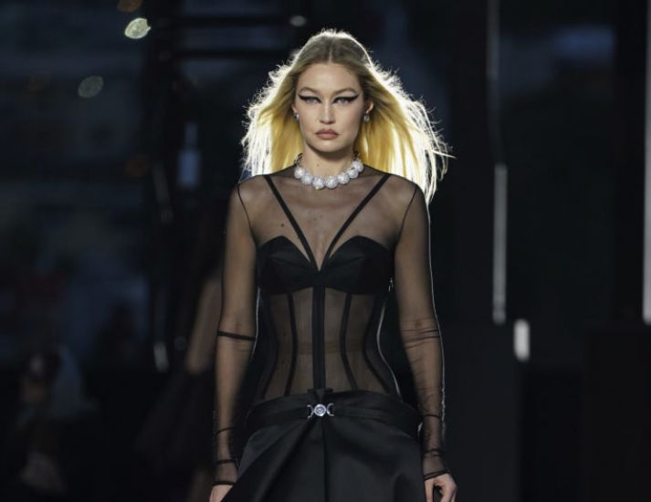 Gigi Hadid And Naomi Campbell Walked In Versace’s Celebrity-Packed La Show