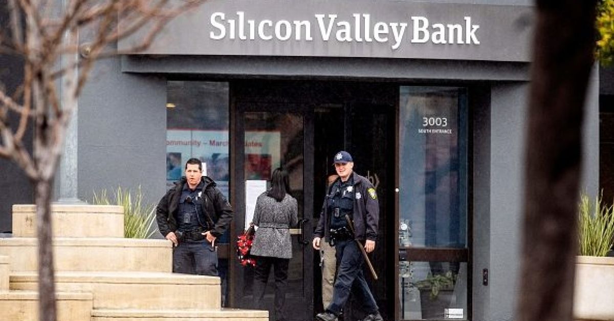 Банк Силиконовой долины стал крупнейшим крахом со времен кризиса 2008 года, потеряв миллиарды долларов.