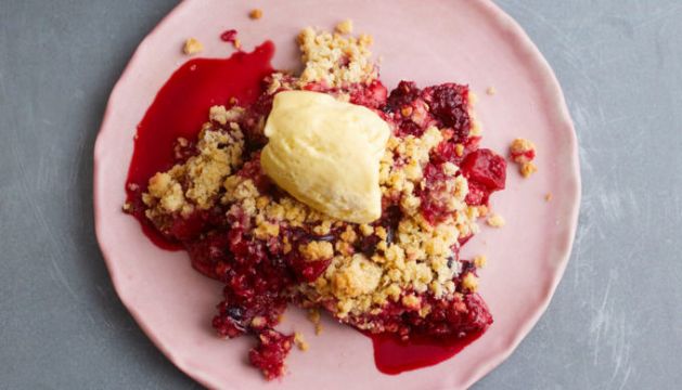 Cheap Eats: Jamie Oliver’s Frozen Berry And Apple Crumble Recipe