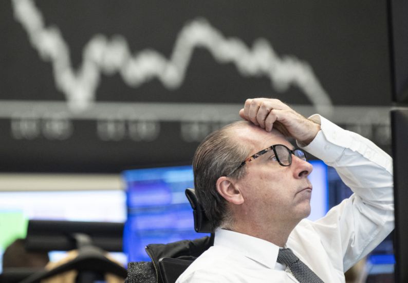 Fear Grips Wall Street Following Us Bank Failures
