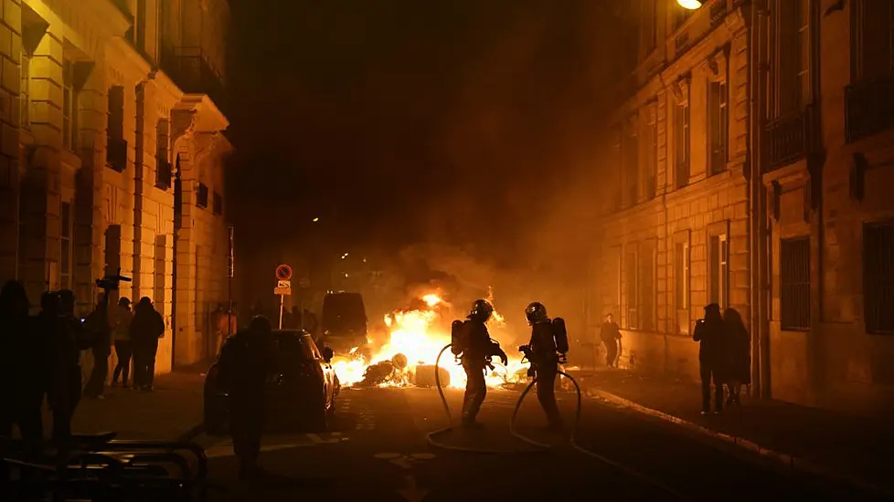 Police Fire Tear Gas At Spontaneous Anti-Pension Bill Protest In Paris