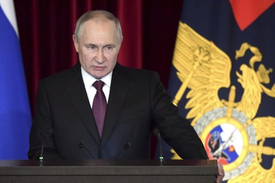 Putin Sticks To Protocol During Chinese Leader’s Visit