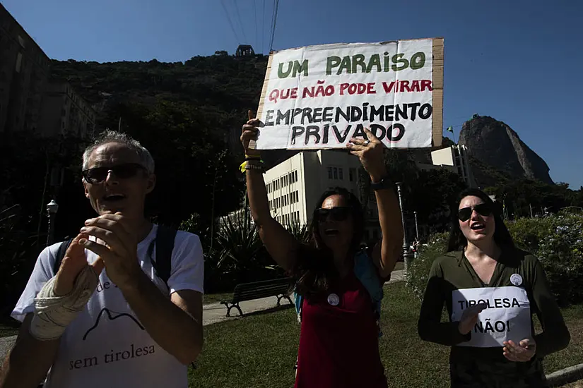 Residents Protest Over Zipline On Rio’s Sugarloaf Mountain