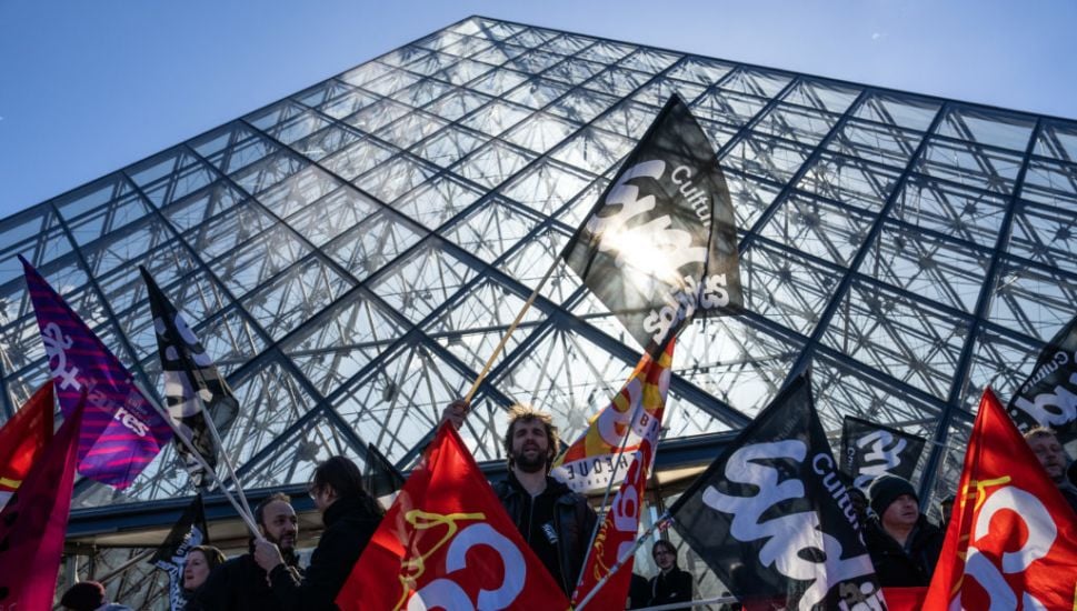 French Pension Protest Blocks Entry To Louvre Museum