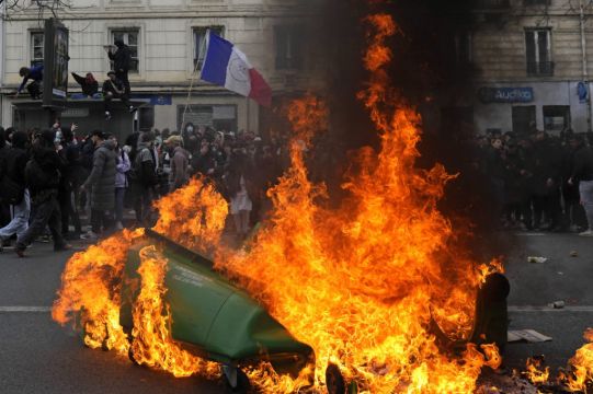 Paris Rubbish Strike Ends As Pension Protest Turnout Falls