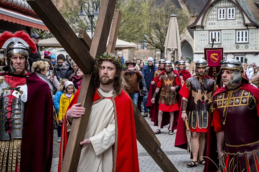 In Pictures: Christians Mark Good Friday With Sombre Ceremonies