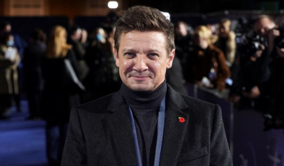 Jeremy Renner Appears On First Us Late Night Tv Show Since Snowplough Accident