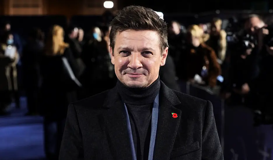 Jeremy Renner Appears On First Us Late Night Tv Show Since Snowplough Accident