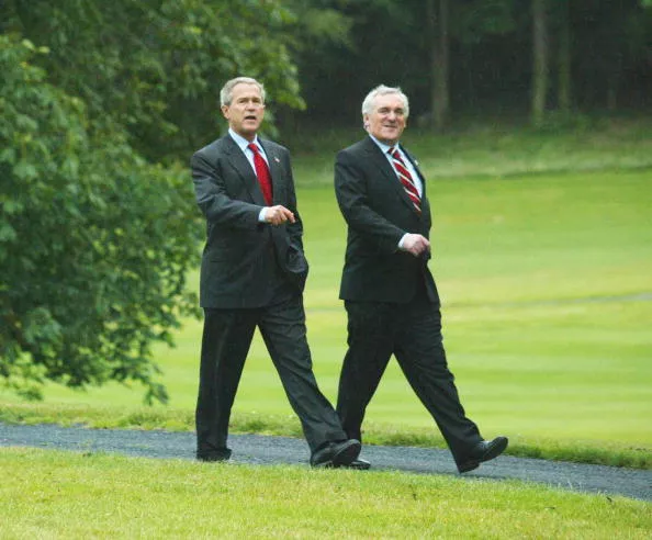 US President George Bush (L) and Irish P