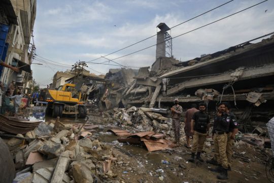 Four Firefighters Die In Garment Factory Blaze In Pakistan
