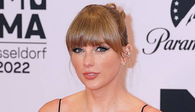 Taylor Swift Reassures Fans She Is ‘Totally Fine’ After Cutting Hand At Us Show