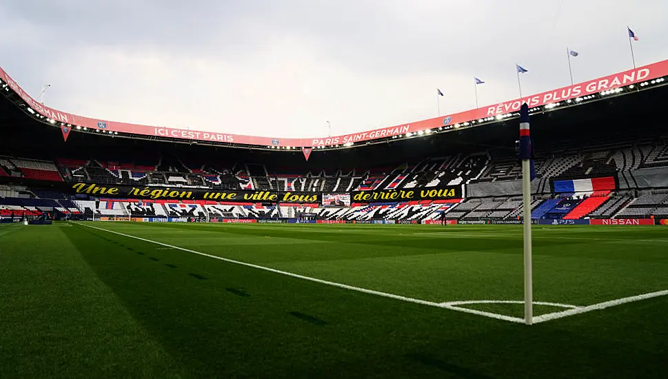 Psg Condemn Fans Who Chanted For Neymar To Leave Club Outside His House