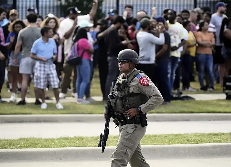 Investigations Into Dallas Gunman’s Links With White Supremacists