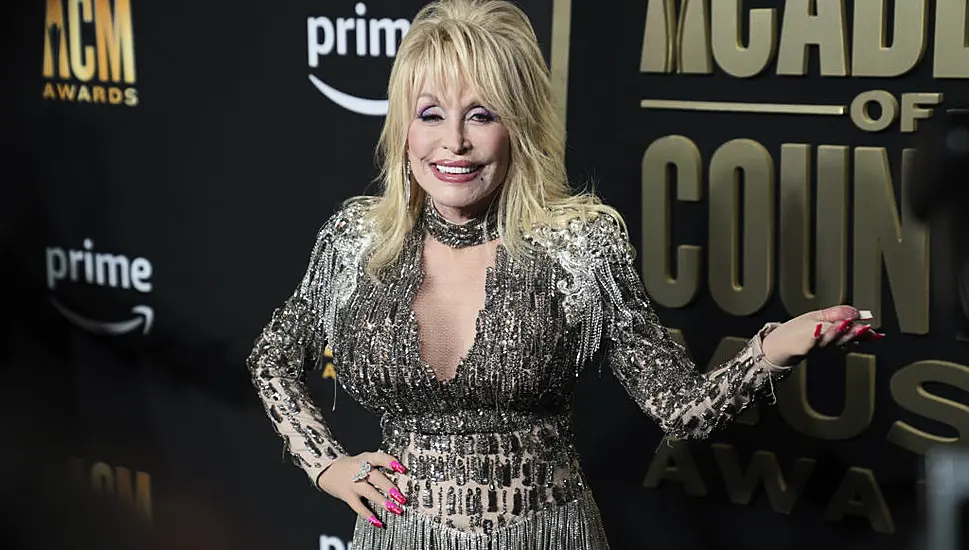 Dolly Parton Steals The Show At The 2023 Acm Awards With Eye-Catching Outfits