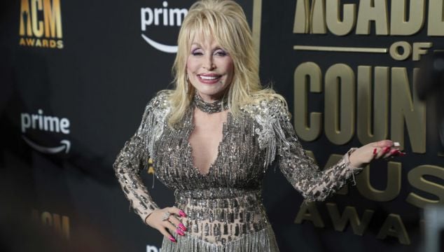 Dolly Parton Steals The Show At The 2023 Acm Awards With Eye-Catching Outfits