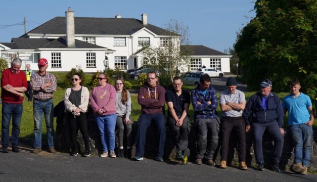 Protesters Lift Blockade At Hotel Housing Asylum Seekers In Co Clare