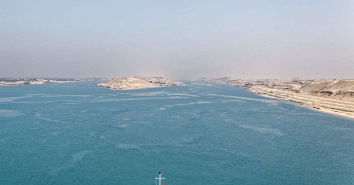 Ship runs aground in Suez Canal