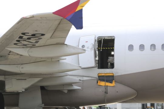 12 Injured After South Korea Plane Passenger Opens Door During Flight