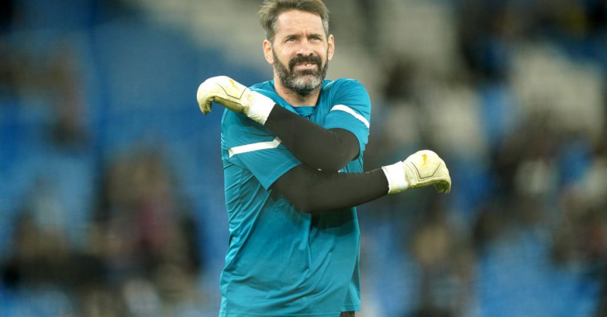 Scott Carson commits to Manchester City with new 12-month deal