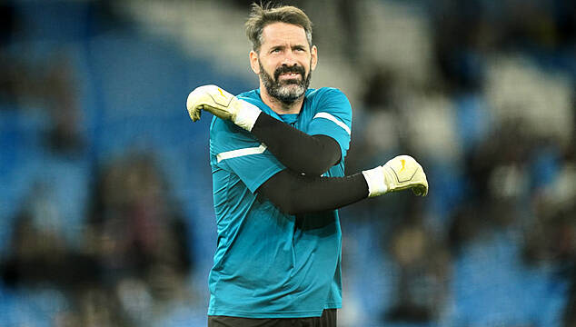 Scott Carson Commits To Manchester City With New 12-Month Deal